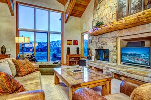 Smart TV, fireplace, DVD player, stereo