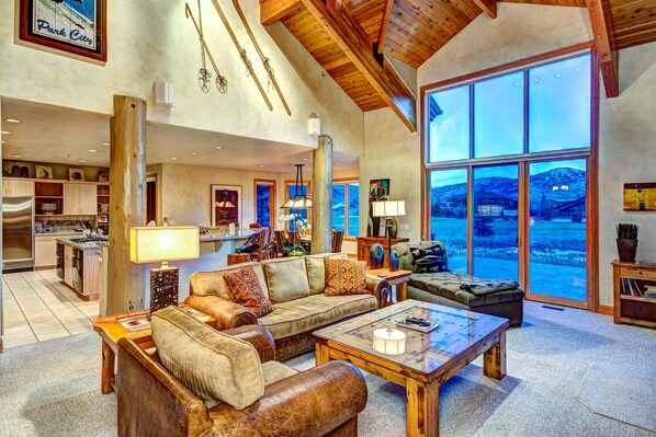 Smart TV, fireplace, DVD player, stereo