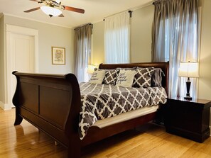 8 室のベッドルーム、アイロン / アイロン台、WiFi (無料)、ベッドシーツ