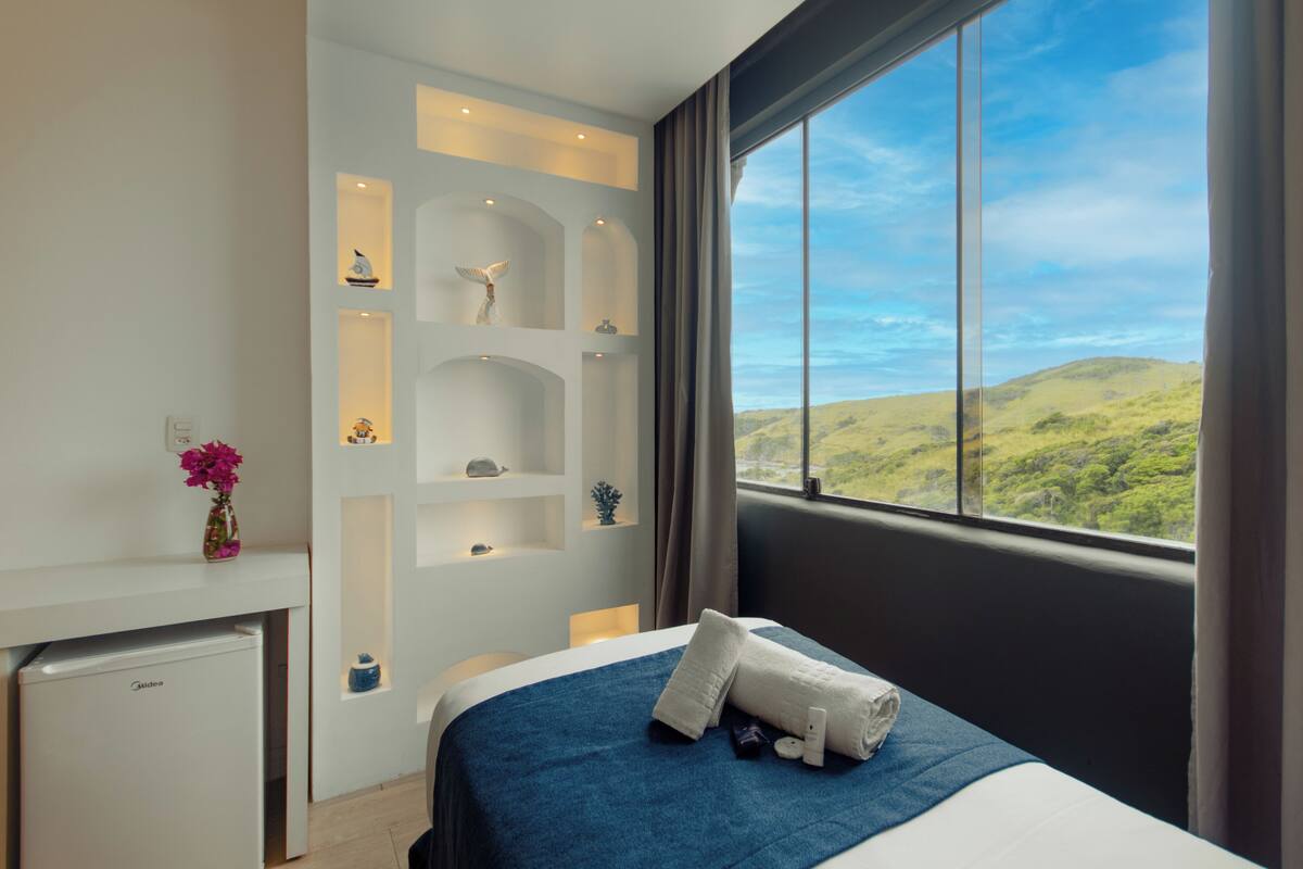 deluxe suite | 1 bedroom, minibar, in-room safe, desk