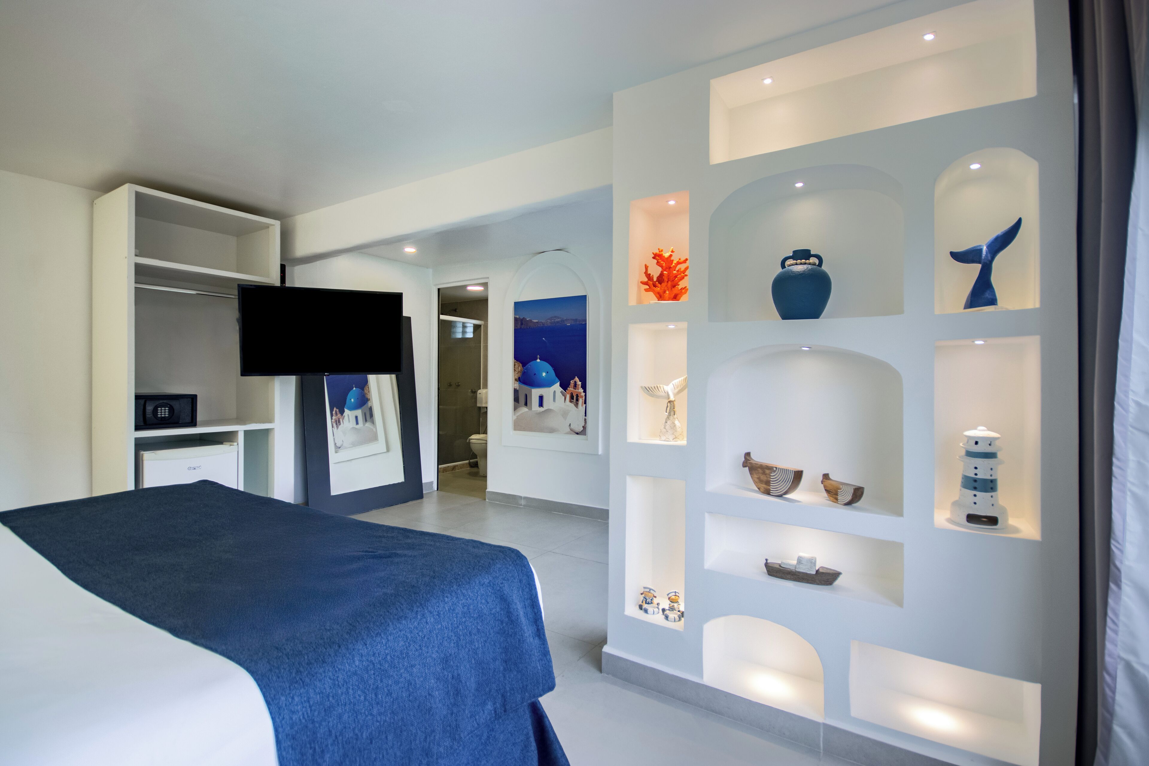 standard suite, 1 bedroom, hill view | 1 bedroom, minibar, in-room safe, desk