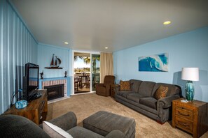 Smart TV, foosball, table tennis - Coastal Beauty: A Beachfront Condo with Spectacular Natural Views! (Oceanside)