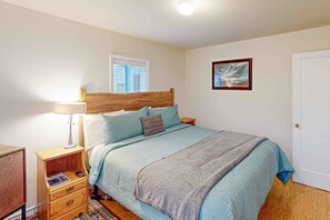 2 bedrooms, iron/ironing board, Internet, bed sheets