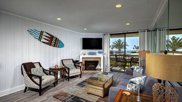 Smart TV, chimenea y tenis de mesa