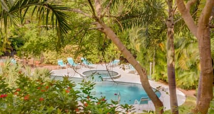 Sapphire blue water-white sandy beaches- amazing sunsets from your living-room!