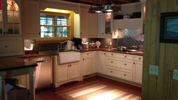 Frigorífic, microones, forn i placa de cuina