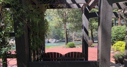 Luxury In Nature, Log Cabin In One Of A Kind Location.