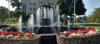 DOWNTOWN VICTORIAN. WALK TO CP, FERRY BOATS, BARS & CAFES. SLEEPS 23, BOOK NOW!