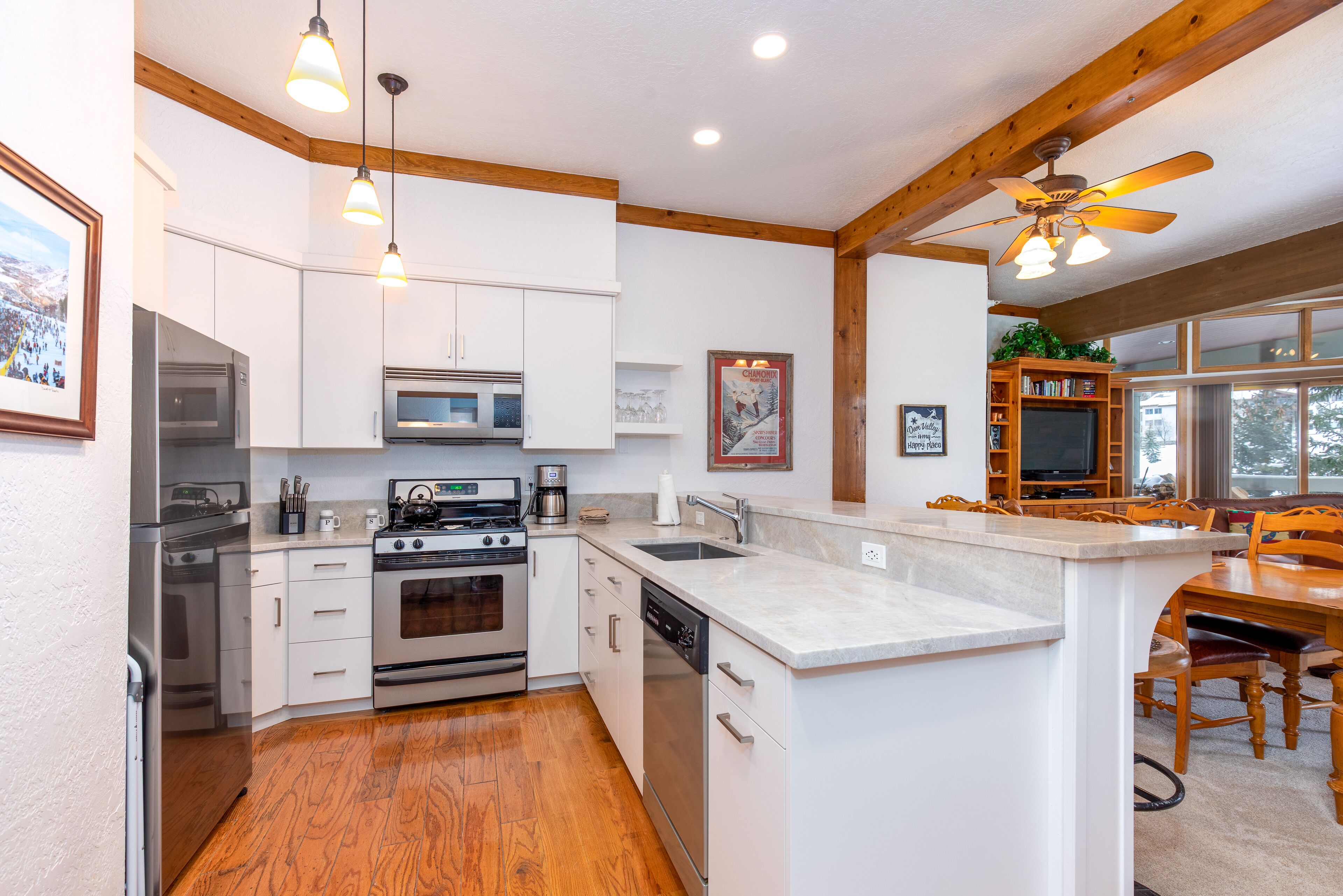 冰箱、微波炉、烤箱、炉灶