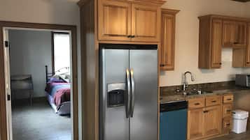 Full-sized fridge, microwave, stovetop, dishwasher