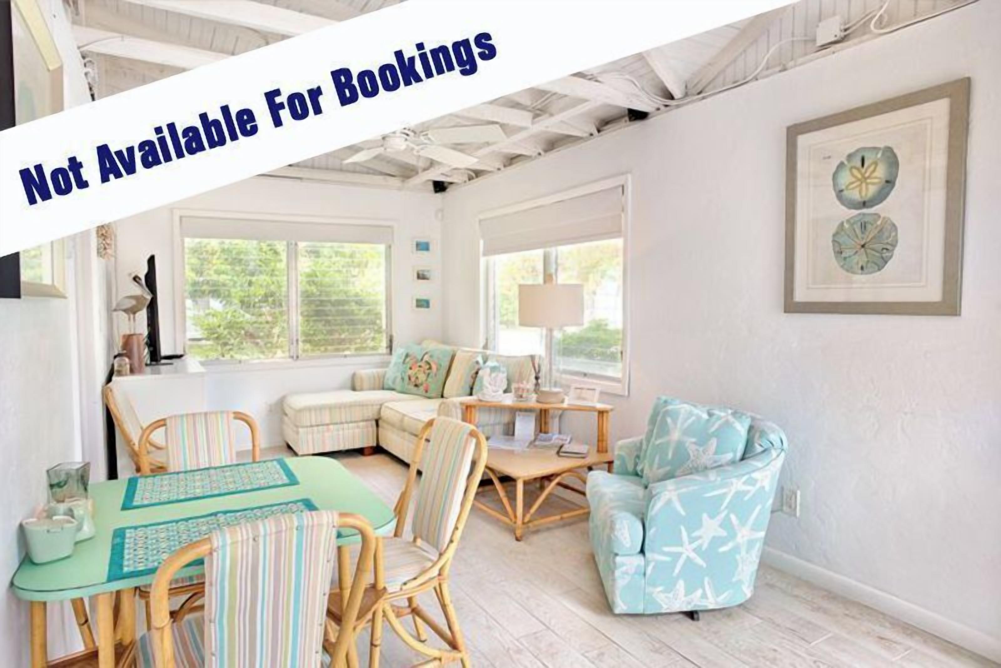 Charming Duggers Tropical Village Cottage