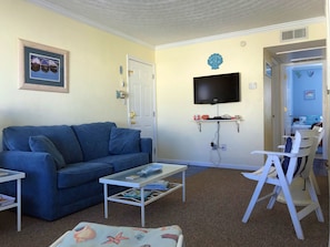 Smart TV, DVD player, books, stereo - Walk to beach BEAUTIFUL 2BR 1BA condo (Virginia Beach)