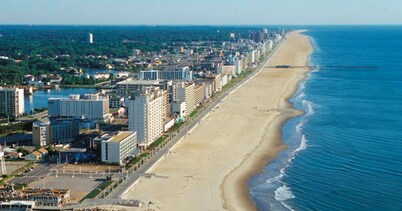 Walk to beach BEAUTIFUL 2BR 1BA condo