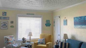 TV connectée, lecteur de DVD, livres, chaßne hi-fi