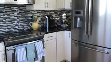 KylskÄp, mikrovÄgsugn, ugn och spishÀll