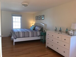 2 slaapkamers, een strijkplank/strijkijzer, gratis wifi, beddengoed