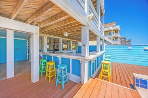 Terrace/patio - Premier Oceanfront Dog Friendly with Pool, Hot Tub, Elevator, Theater, Tiki Bar (Salvo)