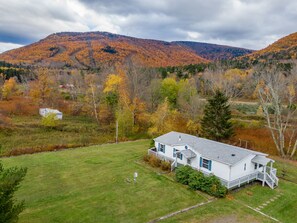 Exterior - Upgraded! Perfect location seconds from Hunter Mtn! Incredible views! King bed! (Hunter)
