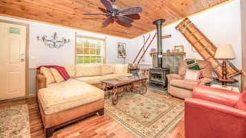 Smart TV, libros, estéreo, monitor de computadora