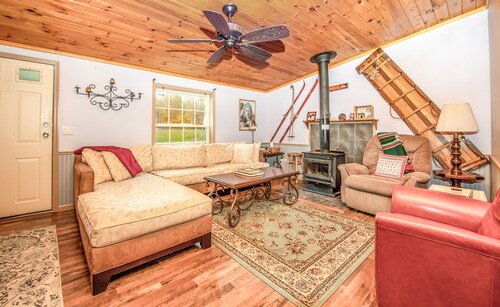 Upgraded! Perfect location seconds from Hunter Mtn! Incredible views! King bed!