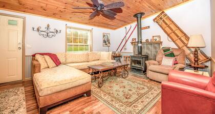 Päivitetty kaunis mökki, 5 min. alkaen Hunter Mountain! Kuningassänky! Uudet kylpyhuoneet!