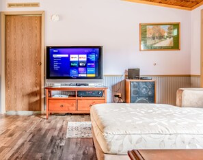 2 bedrooms, desk, iron/ironing board, free WiFi