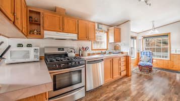 Refrigerador, microondas, horno, placa de cocina