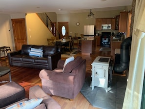 Smart TV, DVD player, foosball - Privacy, Spacious Home, Minutes to Attitash, Rocky Branch Trail, Storyland. (Bartlett)