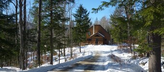 Privacy, Spacious Home, Minutes to Attitash, Rocky Branch Trail, Storyland.