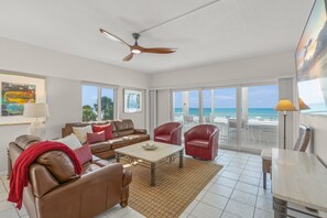 Smart TV, foosball, table tennis, stereo - Island House Beach Resort 5N (Siesta Key)