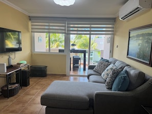 Smart TV, videojuegos, reproductor de DVD, videoteca