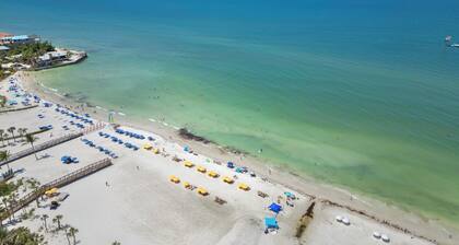 Bright & Beachy – The Beach Club at Siesta Key #100A Resort by RVA