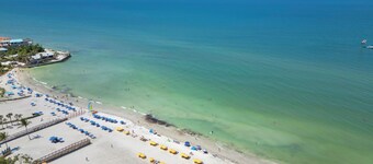 Bright & Beachy–Beach Club Siesta Key 100A by RVA