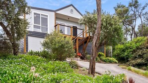 A modern house with a wooden deck and a staircase leading to a second floor. - SALTWATER POOLSIDE -8m Heated* Pool, an entertainers delight -BONUS*NIGHTS 2026 (rye)