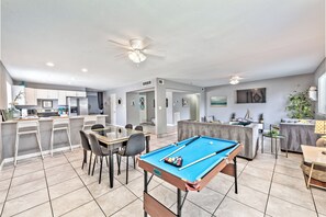 Games room - Amazing House- 2 minutes from the strip! (Las Vegas)