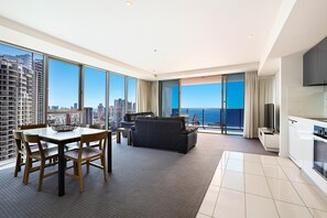 Interior - Apartment 12801 - Level 28 2 bedroom OCEAN VIEW H Residence PARKING - WIFI (Gold Coast)