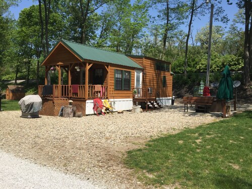 Cabine peut accueillir 4 idéal pour la pêche en famille! A également des vélos et des bateaux. 
