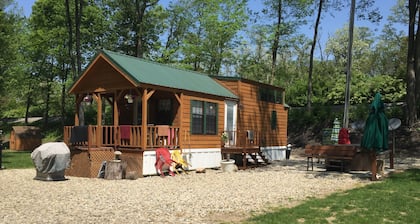 Cabine peut accueillir 4 idĂ©al pour la pĂȘche en famille! A Ă©galement des vĂ©los et des bateaux.