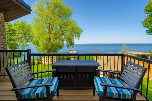 Lake Simcoe Waterfront Retreat | Private Dock, Sandy Beach & Hot Tub