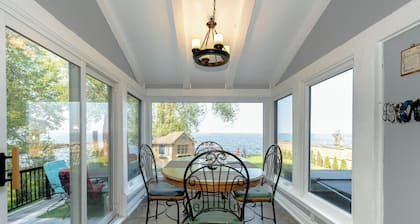Luxury Lakehouse · 6BR · Private Sandy Beach · Hot Tub · Sunset View Lake Simcoe