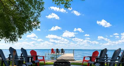 Lake Simcoe Waterfront Retreat | Private Dock, Sandy Beach & Hot Tub