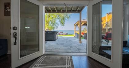 Luxury Waterfront Retreat – Perfect for Families & Groups Lake Simcoe