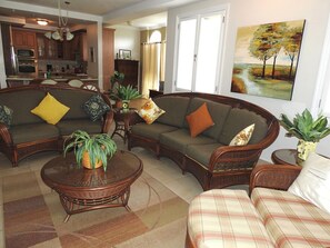 Fernseher, Stereoanlage, Arbeitsbereiche