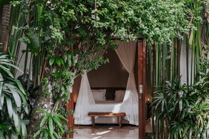 4 bedrooms, in-room safe, iron/ironing board, free WiFi - Ubud Villa - 4BR Jungle View (Ubud)