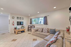 TV, DVD player, books, stereo - 'Vegas Oasis' Home w/ Pool & Spa: 7 Miles to Strip (Las Vegas)