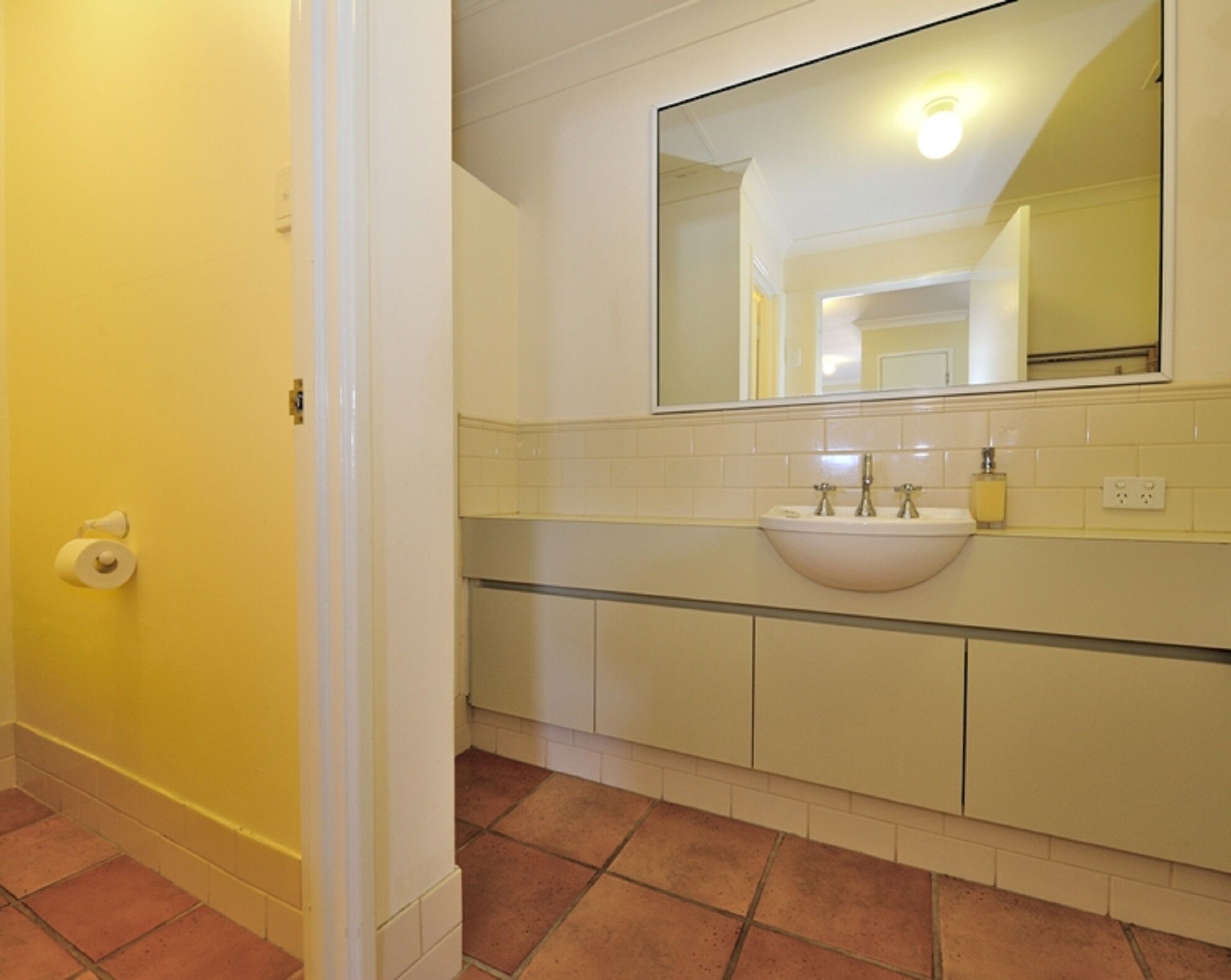 Great value 2 bedroom apartment in the heart of South Fremantle — image 24