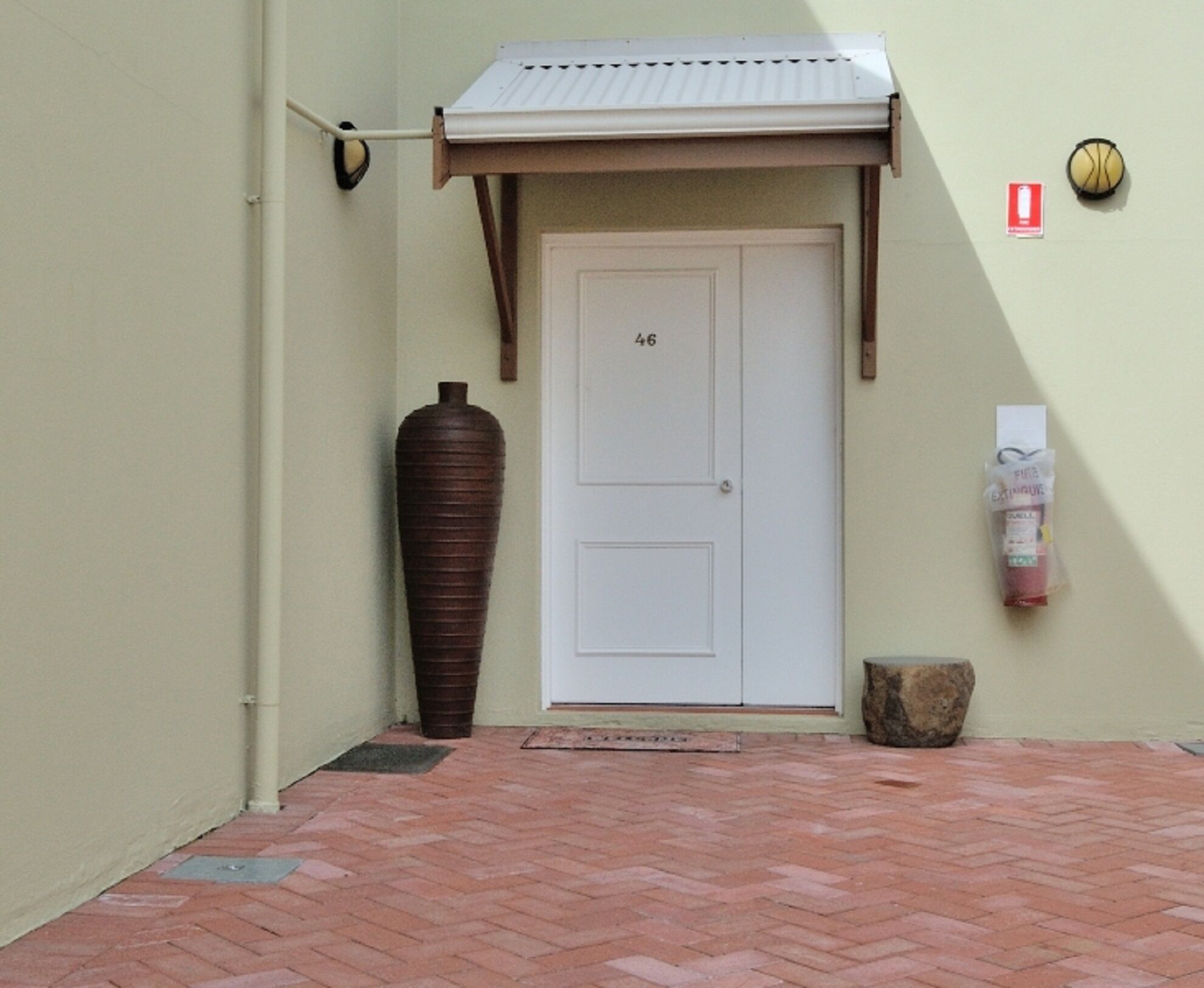 Great value 2 bedroom apartment in the heart of South Fremantle — image 25