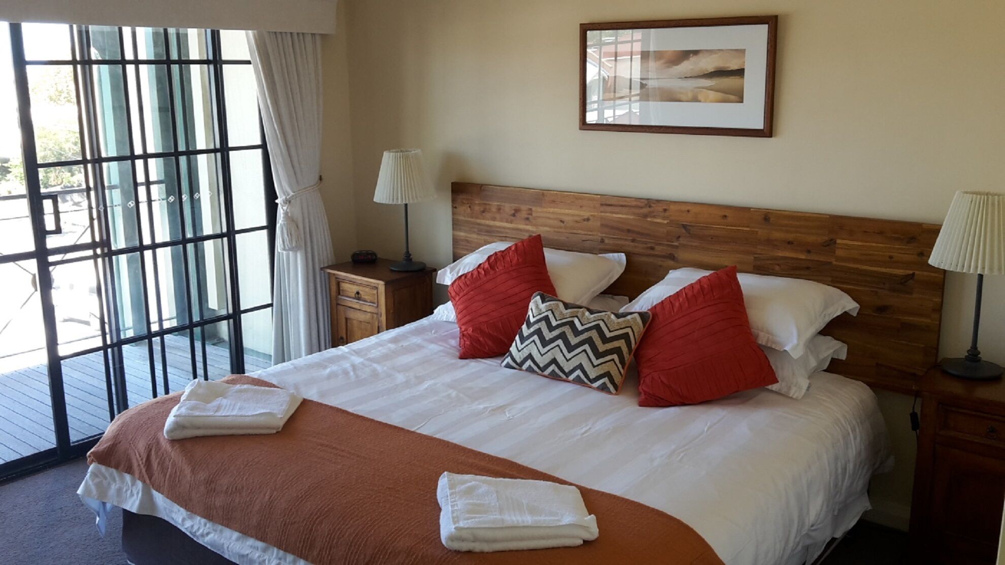 Great value 2 bedroom apartment in the heart of South Fremantle