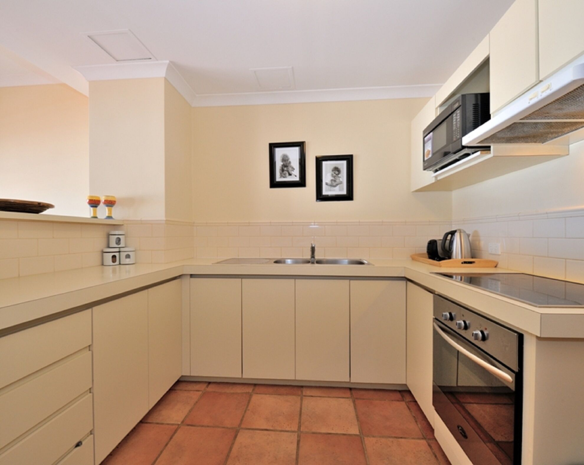 Great value 2 bedroom apartment in the heart of South Fremantle — image 3