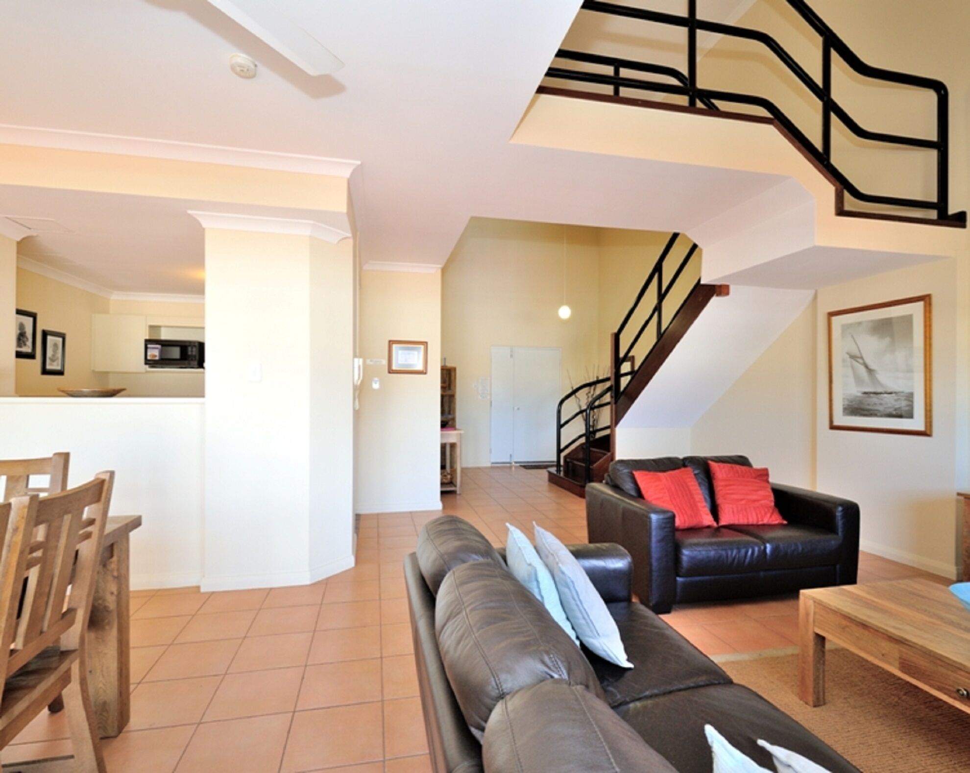 Great value 2 bedroom apartment in the heart of South Fremantle — image 6
